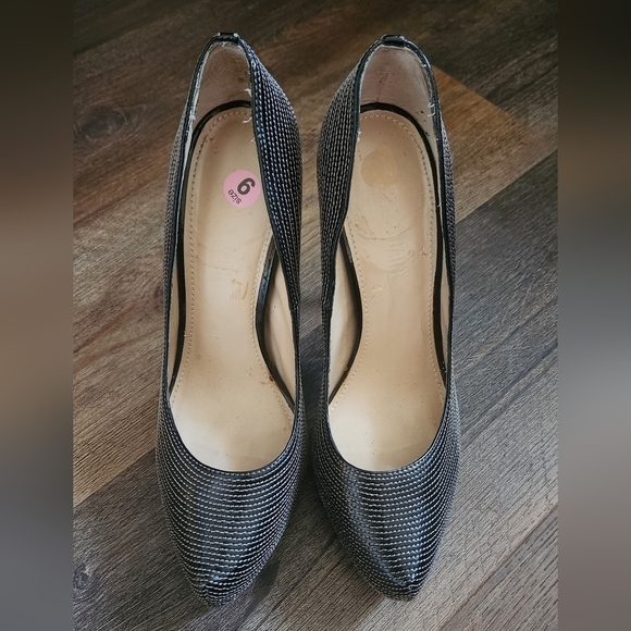 Colin Stuart Heels - Picture 1 of 16